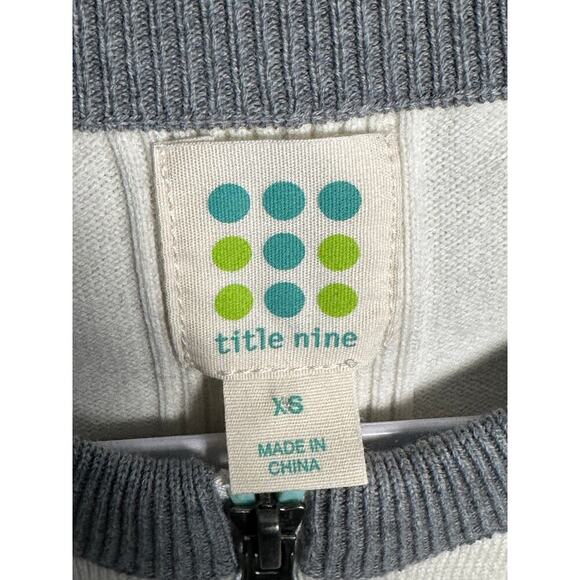 Title Nine Sz XS Full Zip Mobetta 70 Sweatshirt Thermal Sleeves Gray Cream cozy - Picture 3 of 10